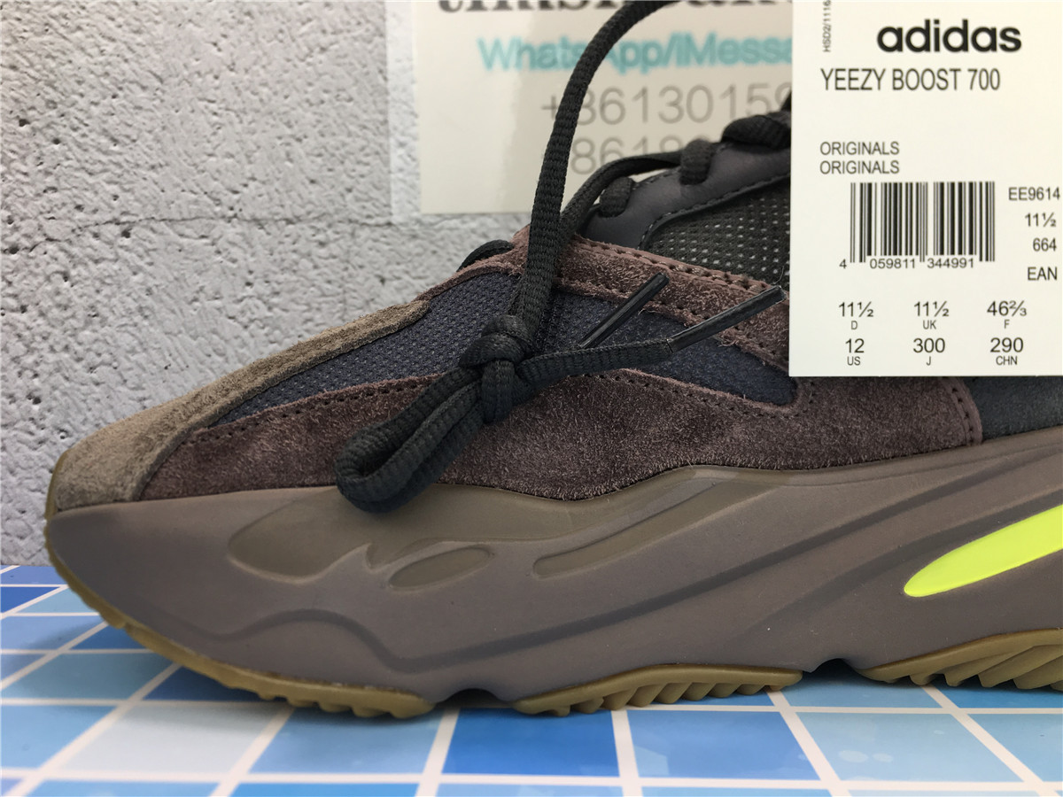 Yeezy Boost 700 Mauve EE9614